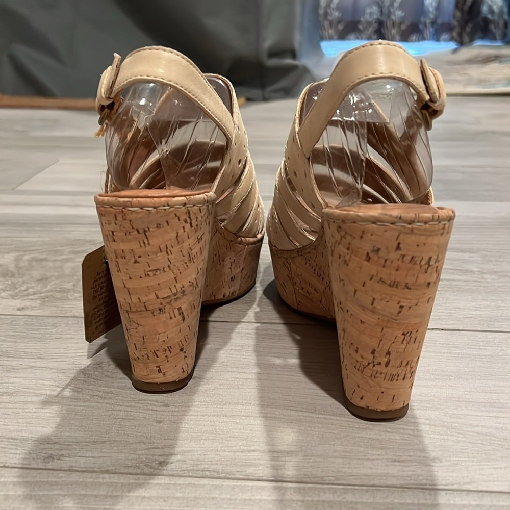 BORN “Marlys” Off White/Cream Leather Wedge Sandals - Picture 4 of 6